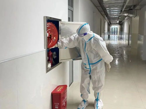 外卖员身绑树枝挂吊瓶送外卖，为生活而战的背后