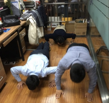餐厅体罚员工俯卧撑事件之思