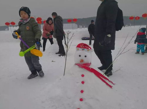 雪人传递温暖，居民致敬医护，一场特殊的情感互动