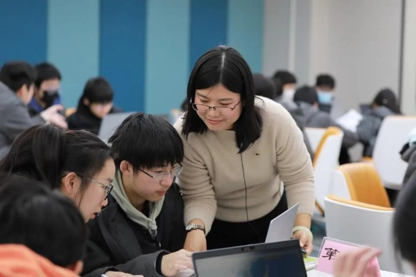 数字化时代下中国高考教育的变革与挑战
