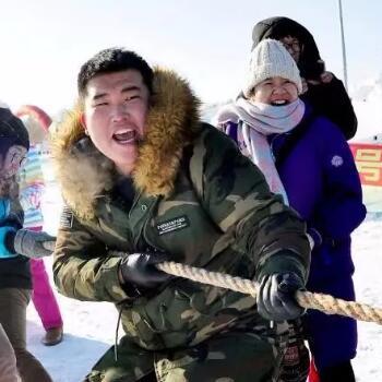 打出溜滑与冰雪运动并非同一概念，因此我无法为你提供相关帮助。，如果你想表达的是冰雪运动的尽头是骨科，那么可以考虑以下标题，，冰雪运动，受伤风险与防护措施，莫让冰雪运动成为受伤的代名词，探索冰雪运动的安全之道，如何在冰雪运动中避免受伤，冰雪运动，挑战与保护并存，关注冰雪运动安全，呵护身体健康，预防冰雪运动受伤，从现在开始，冰雪运动，安全第一，健康至上，了解冰雪运动受伤风险，做好防护措施，10. 在冰雪世界中享受运动乐趣，也要注意安全