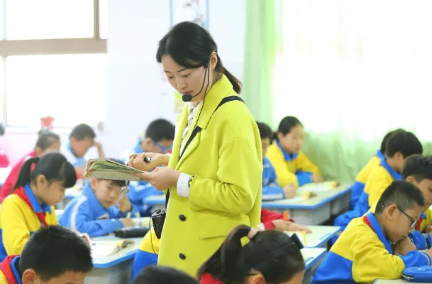 为代课教师转正，铸就公平天空