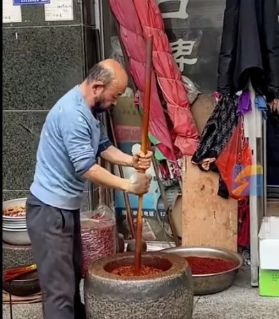 岁月静好，天水捣辣椒大爷的片刻歇息