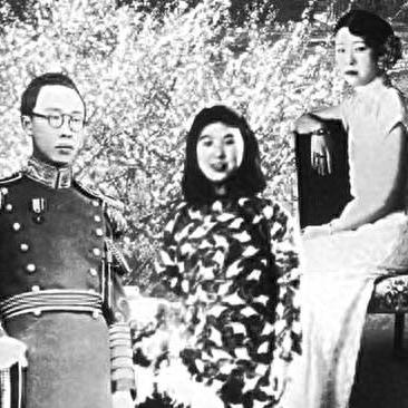 龙椅之下，挣扎与无奈的交织