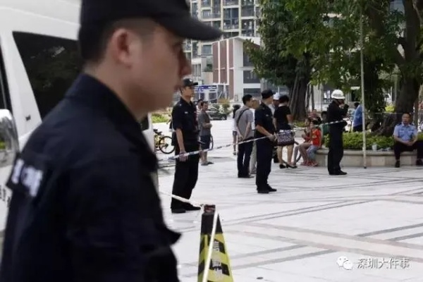 陪父母看房坠亡，生命之痛谁来买单？ 这本身就是一个标题呀。