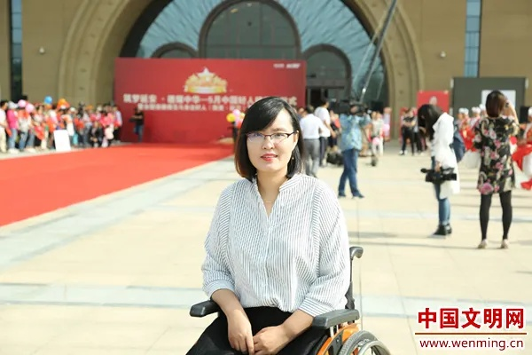 用爱托起生命阳光——张丽莉老师事迹有感