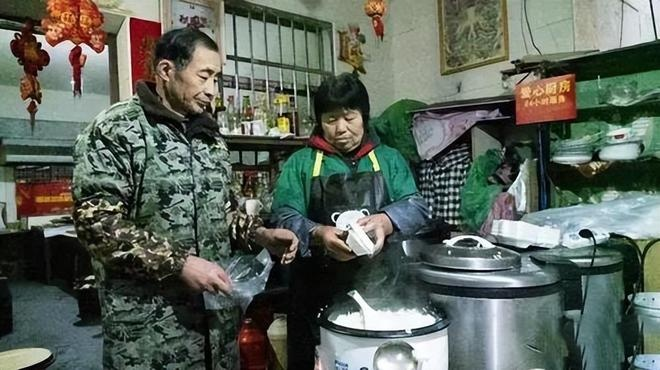 8 元餐食，爱与心酸的交织
