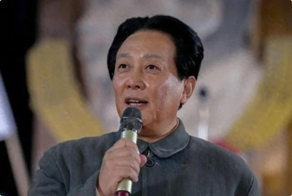唐国强，73岁的敬业与尊重——对粉丝的致敬礼