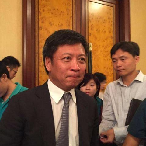 深圳退休夫妇巨额债务事件揭秘，专家深度解读背后的原因与影响