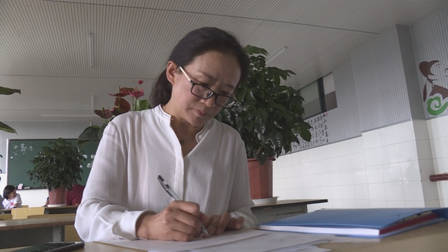 用爱与责任诠释师德的张丽丽老师，最美的坚守与奉献