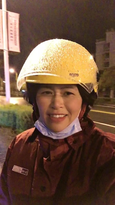 上海阿姨偶遇受伤男孩，慷慨解囊给予500元善举