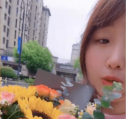 跳桥救人小哥获女网友公开示爱，善良与爱的接力