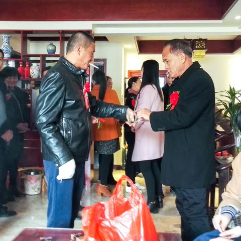 李刚与岳父的交往故事，亲情与理解的交织之路