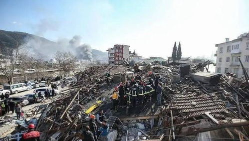 阿富汗东北部地震致812人死亡，灾难考验与重建之路的挑战