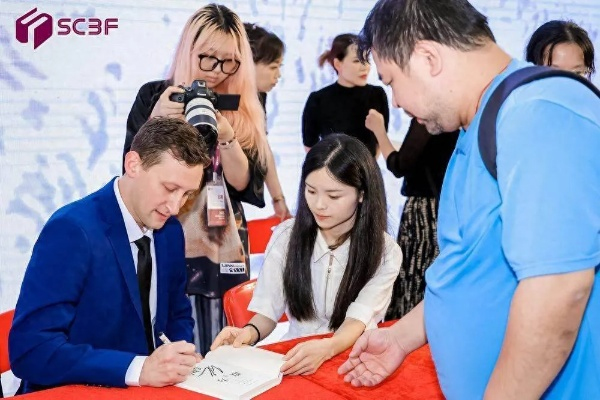 埃文凯尔捐赠二战相册，正确之举
