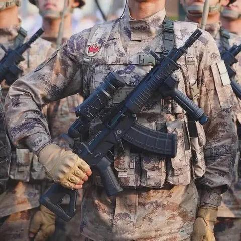 阅兵新宠揭秘，191式自动步枪亮相，负重堪比六瓶水的力量