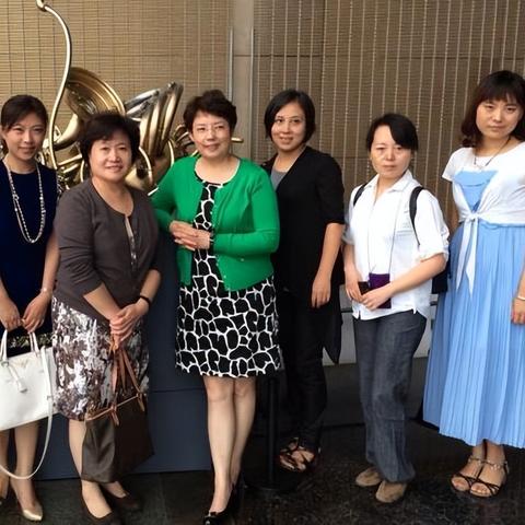 爱与勇气不应被网暴，女子与初恋再婚组6口之家
