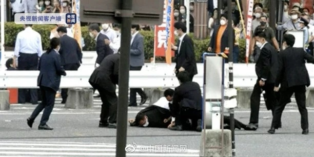 安倍枪击案震惊世界，日本政坛及全球局势受重大冲击