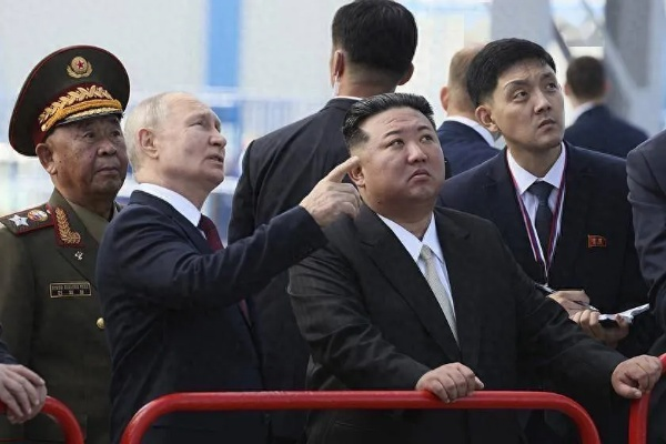 普京与金正恩的私密会谈，俄朝新动向与一小时单独交流揭秘
