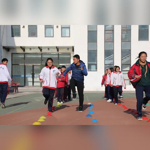 体育老师当班主任，打破偏见，重塑教育新可能
