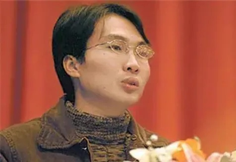 洪战辉，以坚韧绘就青春壮丽华章