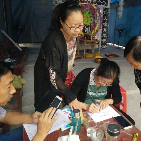 移风易俗岂能靠强制？网格员多次入户纠正蹲地吃饭引争议