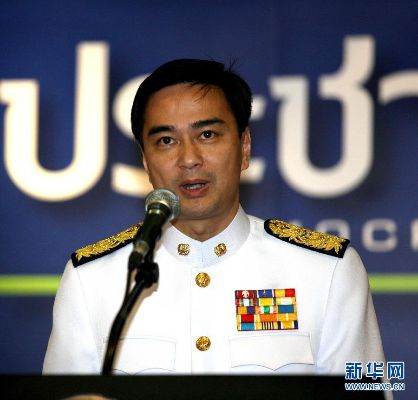 泰国新总理，飞行高手与音乐才子风采展现