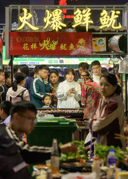 淄博烧烤，投喂温暖与排队背后的人间烟火美好
