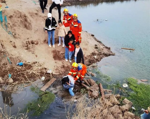 英勇救援背后的故事，四川六名消防人员训练时落水，两人失踪的悲痛事件