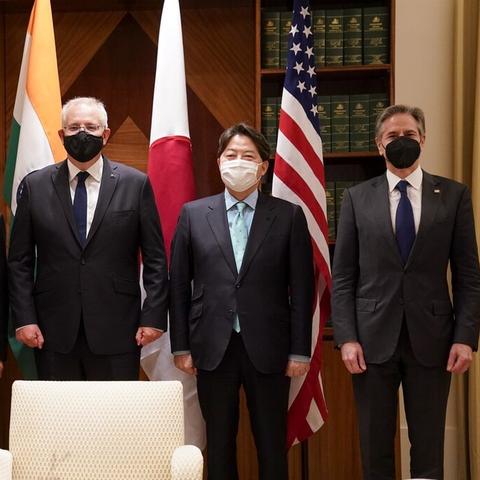 超级航母首次穿越台湾海峡，彰显大国海洋力量与自信
