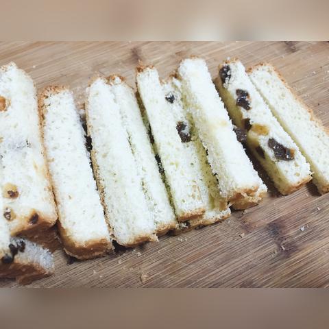 上海某网红面包店惊人之举，当日剩余面包一律丢弃，绝不隔夜销售