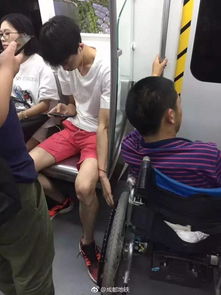 卧铺乘客打伞遮隐私事件引发关注，铁路部门回应并加强监管措施