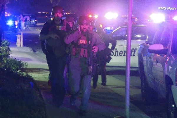 加州枪击案致七人死亡，悲剧敲响警钟再次提醒社会安全危机迫在眉睫