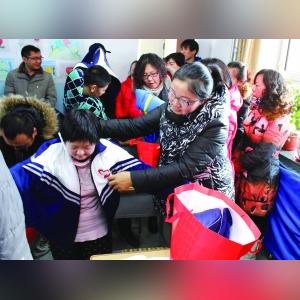 甘肃玉泉暖心之举，无房游客免费住宿舍