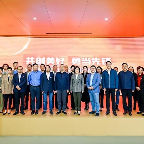 宜昌市委书记与企业家携手深化政企合作，共筑美好未来，打伞行动启航