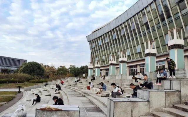 走进南京工程学院招生网，踏上精彩大学生活征程