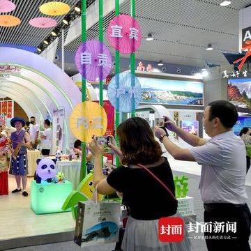 竹编艺术，传承创新中老人与动态兵马俑战车的奇妙融合