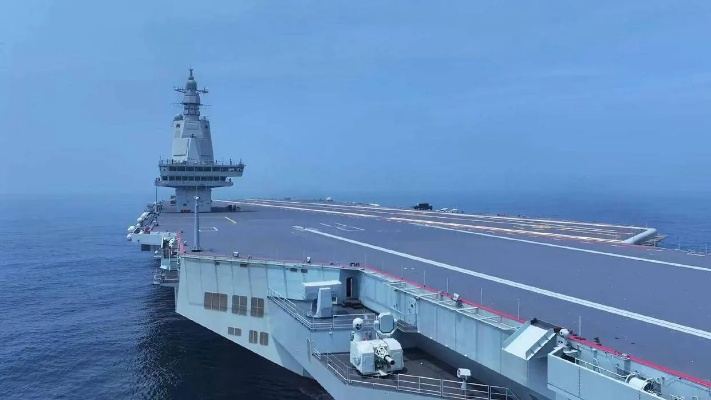 福建舰三型机弹射成功，技术里程碑意义深远