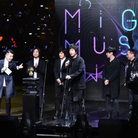 五月天演唱会荧光棒，近600万元背后的狂热与情怀