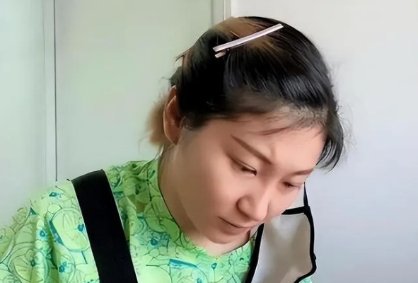 王暖暖面临特殊离婚困境，正常程序下需等到七旬之际的挑战