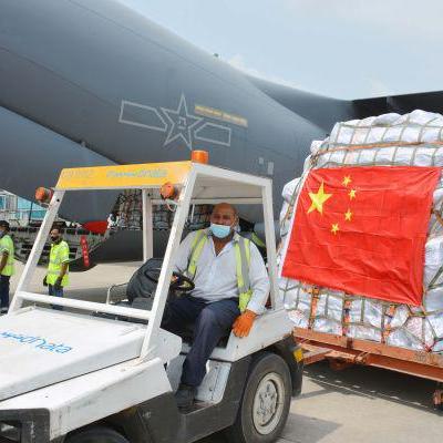 中国助力巴基斯坦抗洪救灾，携手共度难关时刻